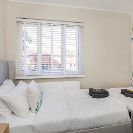 The Dodsworth Modern 4 Bedroom House, Sleeps 8 Semesterbostad York