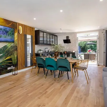 Semesterbostad The Dodsworth Modern 4 Bedroom House, Sleeps 8 York