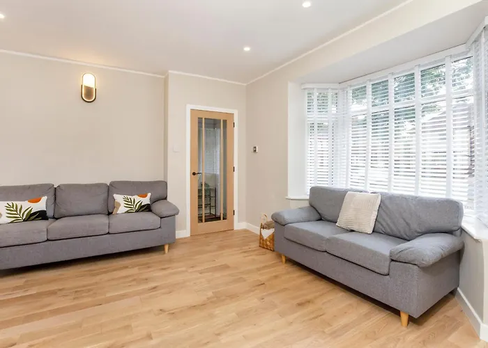 The Dodsworth Modern 4 Bedroom House, Sleeps 8 Vakantiehuis