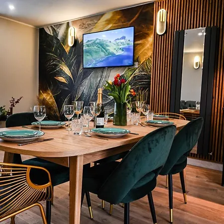 Semesterbostad The Dodsworth Modern 4 Bedroom House, Sleeps 8 *