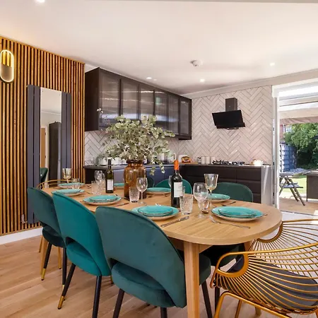 The Dodsworth Modern 4 Bedroom House, Sleeps 8 约克