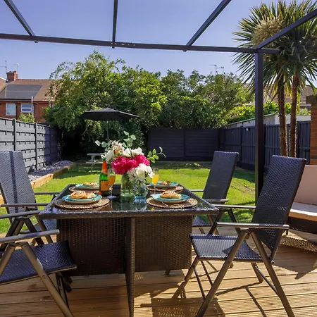 The Dodsworth Modern 4 Bedroom House, Sleeps 8