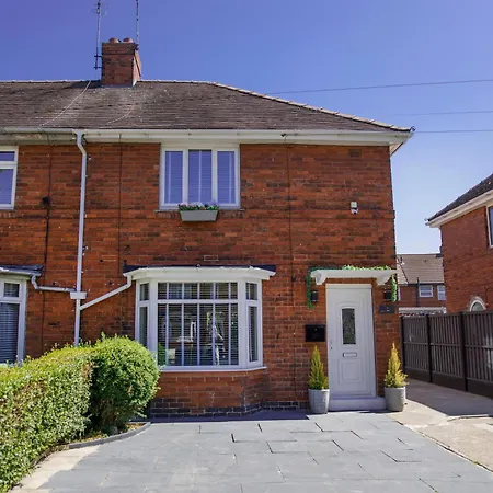 The Dodsworth Modern 4 Bedroom House, Sleeps 8 * York