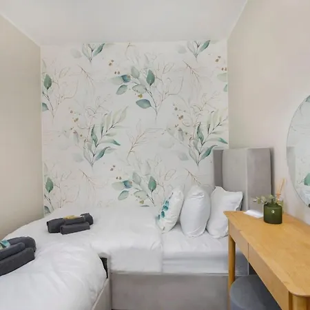 Holiday home The Dodsworth Modern 4 Bedroom House, Sleeps 8 *