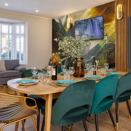 Casa de Férias The Dodsworth Modern 4 Bedroom House, Sleeps 8 *