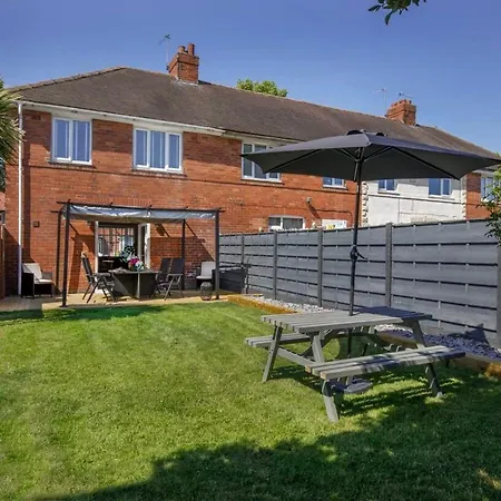 The Dodsworth Modern 4 Bedroom House, Sleeps 8 约克