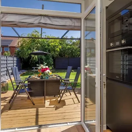 The Dodsworth Modern 4 Bedroom House, Sleeps 8 度假居