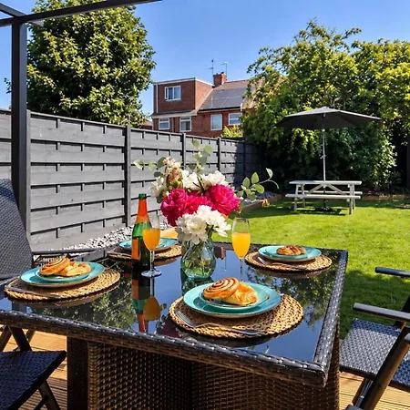 Holiday home The Dodsworth Modern 4 Bedroom House, Sleeps 8 *