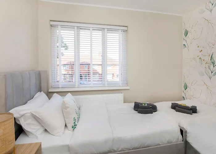 The Dodsworth Modern 4 Bedroom House, Sleeps 8 Holiday home York