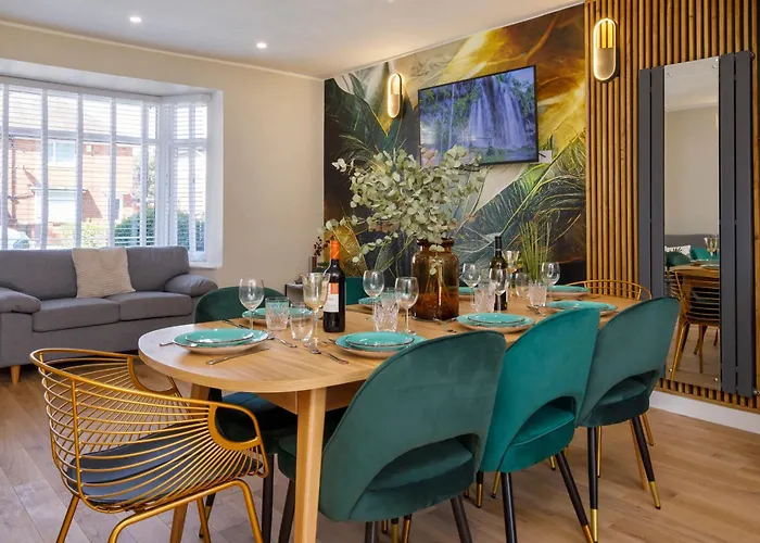 The Dodsworth Modern 4 Bedroom House, Sleeps 8 Holiday home York