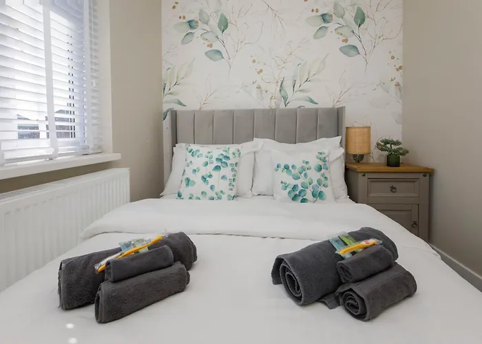 The Dodsworth Modern 4 Bedroom House, Sleeps 8 Holiday home *