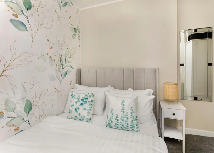 The Dodsworth Modern 4 Bedroom House, Sleeps 8 Holiday home York