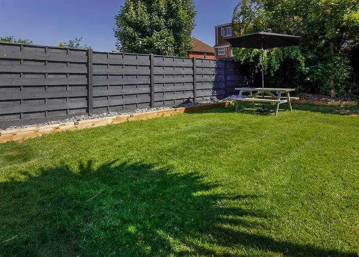 The Dodsworth Modern 4 Bedroom House, Sleeps 8 *