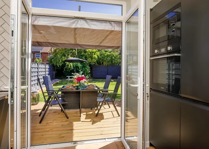 The Dodsworth Modern 4 Bedroom House, Sleeps 8 * York