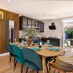 The Dodsworth Modern 4 Bedroom House, Sleeps 8 York