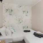The Dodsworth Modern 4 Bedroom House, Sleeps 8