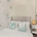 Casa de Férias The Dodsworth Modern 4 Bedroom House, Sleeps 8 *