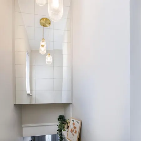 The Dodsworth Modern 4 Bedroom House, Sleeps 8 *