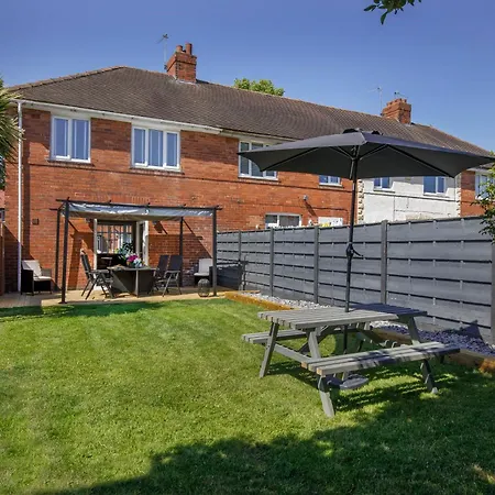 Vakantiehuis The Dodsworth Modern 4 Bedroom House, Sleeps 8