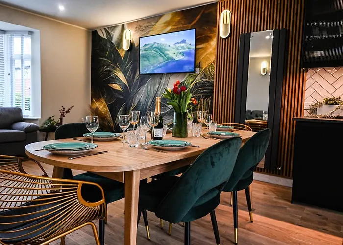 Vakantiehuis The Dodsworth Modern 4 Bedroom House, Sleeps 8 *