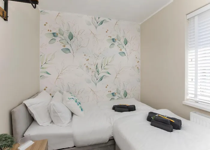 Vakantiehuis The Dodsworth Modern 4 Bedroom House, Sleeps 8 *