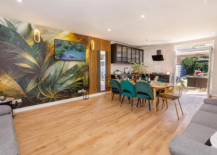 Vakantiehuis The Dodsworth Modern 4 Bedroom House, Sleeps 8 York